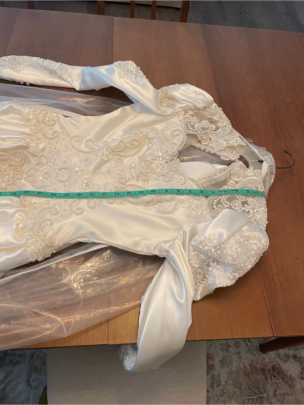 Wedding Dress  Ivory Satin Lace - Puff Sleeves - Picture 13 of 16